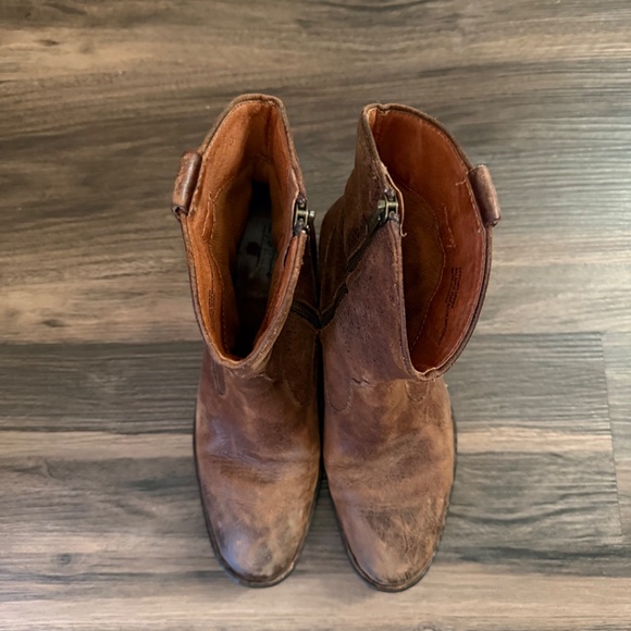 Born Women’s Brown Distressed Leather Western Style Low Boot Size 7.5 - Picture 5 of 13
